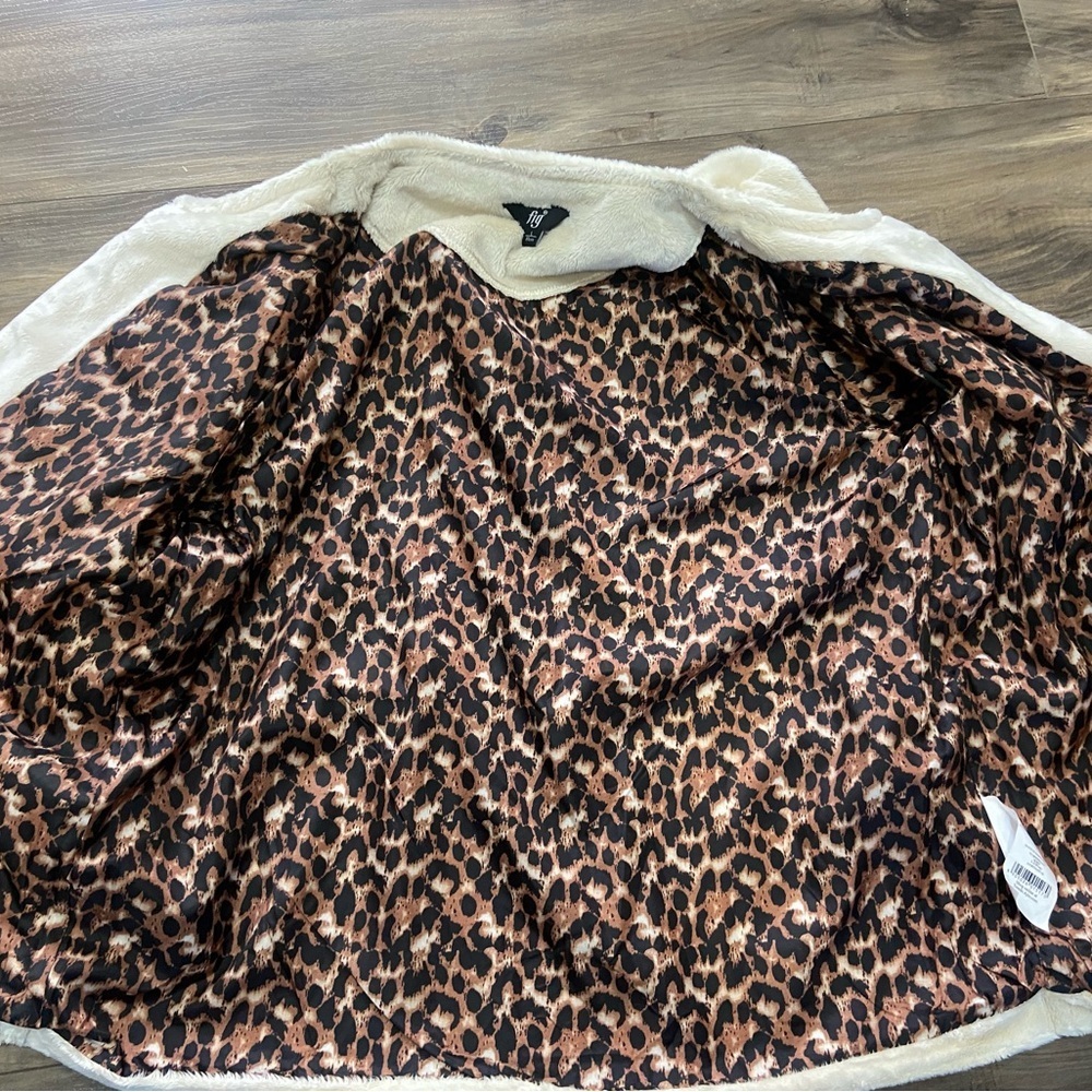Cream Jacket with Leopard Print Lining - Picture 3 of 4